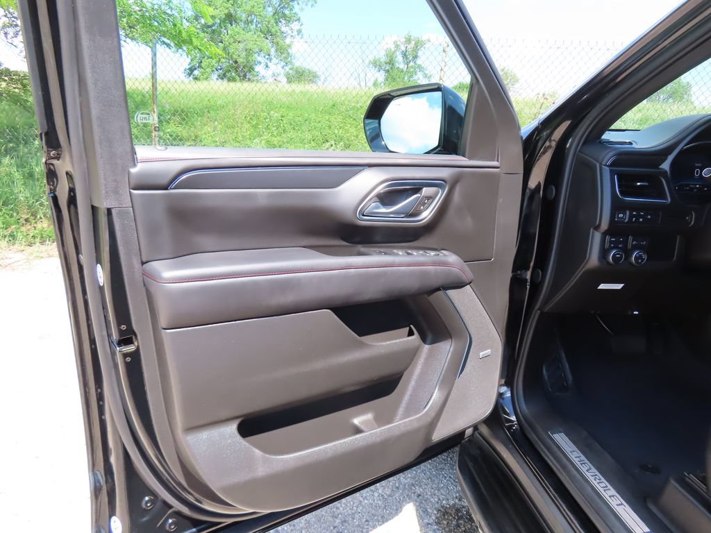 Certified 2024 Chevrolet Suburban RST w/ Luxury Package AWD/4WD image 27