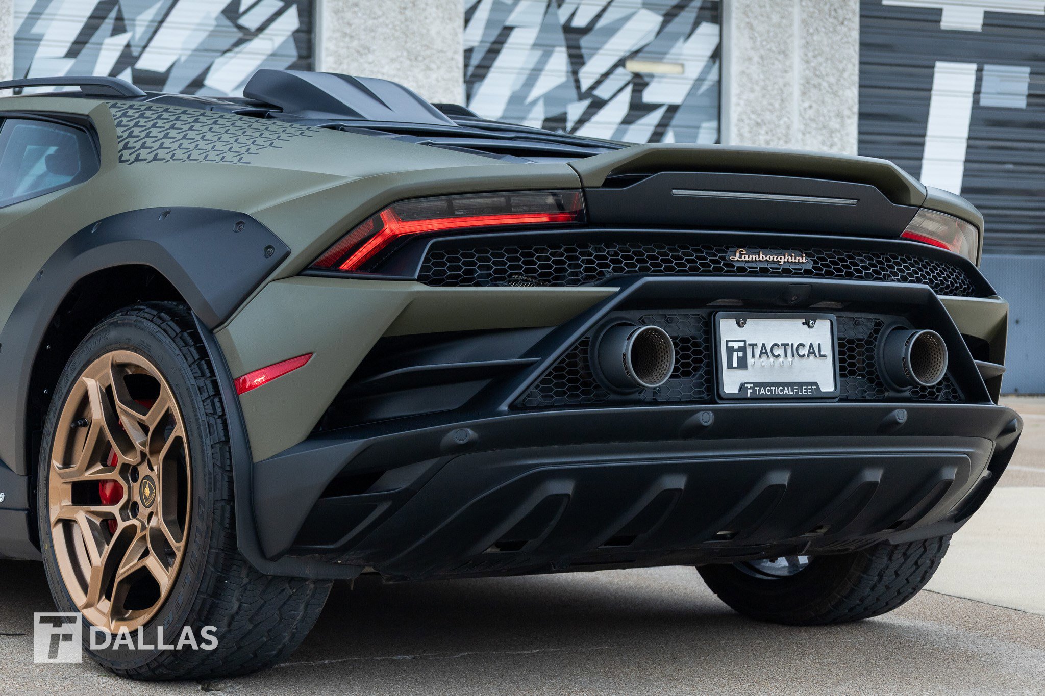 Used 2024 Lamborghini Huracan Sterrato AWD/4WD image 13