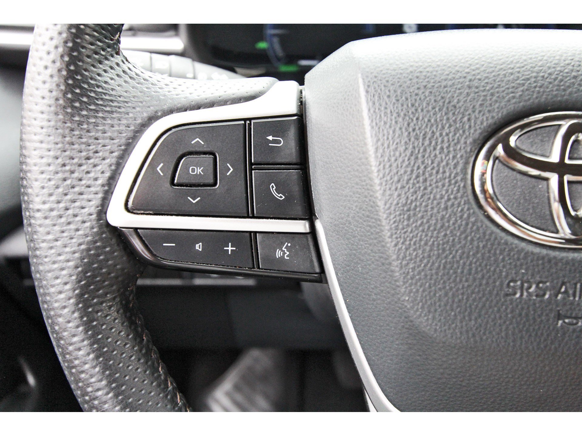 Used 2025 Toyota Sienna Limited AWD/4WD image 19