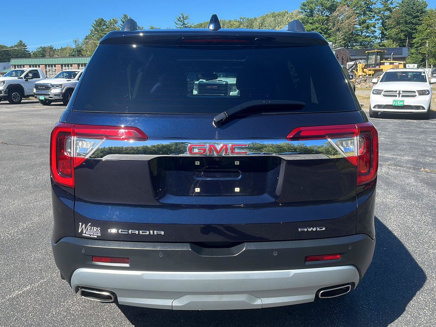 Certified 2021 GMC Acadia SLT w/ Technology Package AWD/4WD image 4