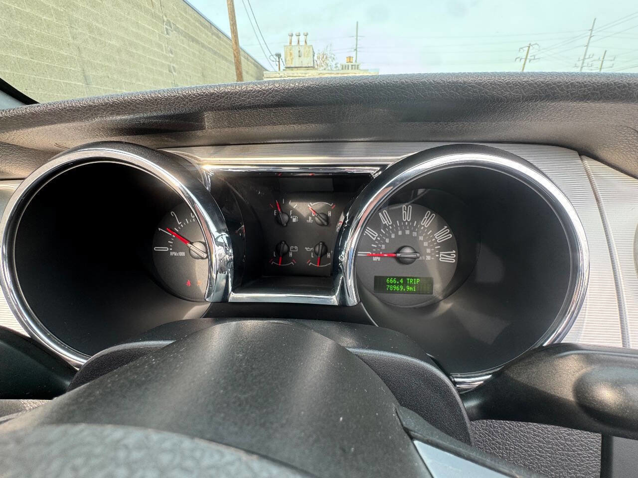 Used 2005 Ford Mustang Convertible image 36