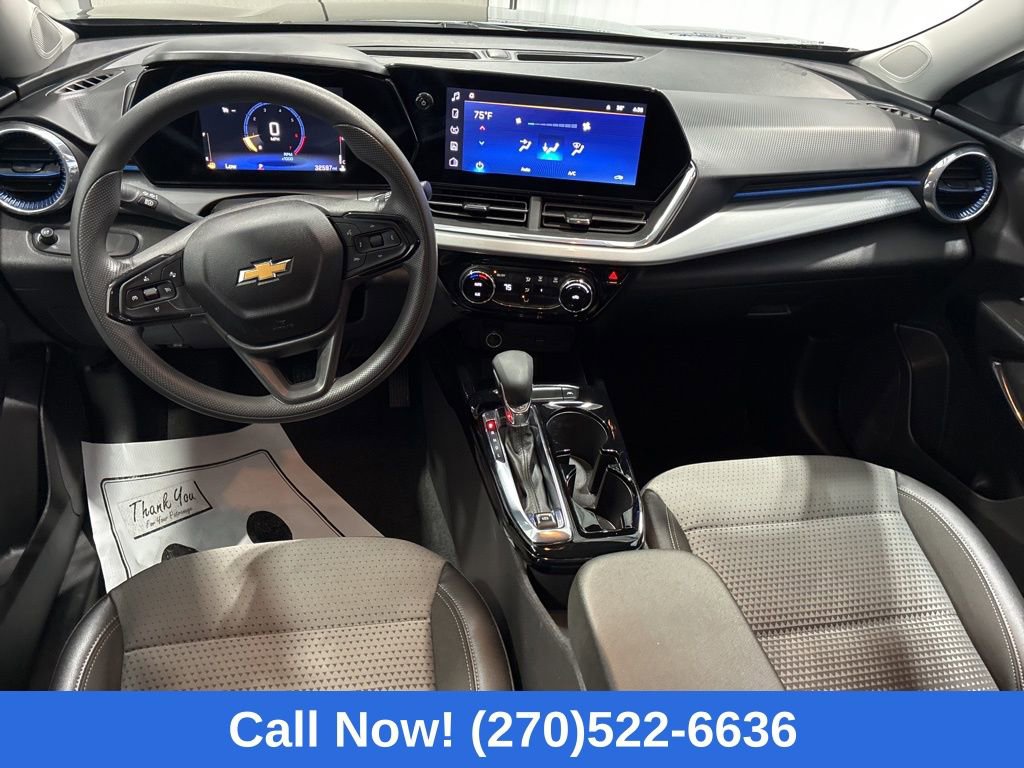 Used 2025 Chevrolet Trax LT image 28