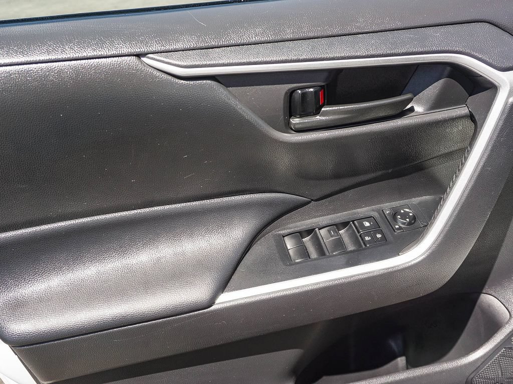 Used 2021 Toyota RAV4 LE FWD image 19