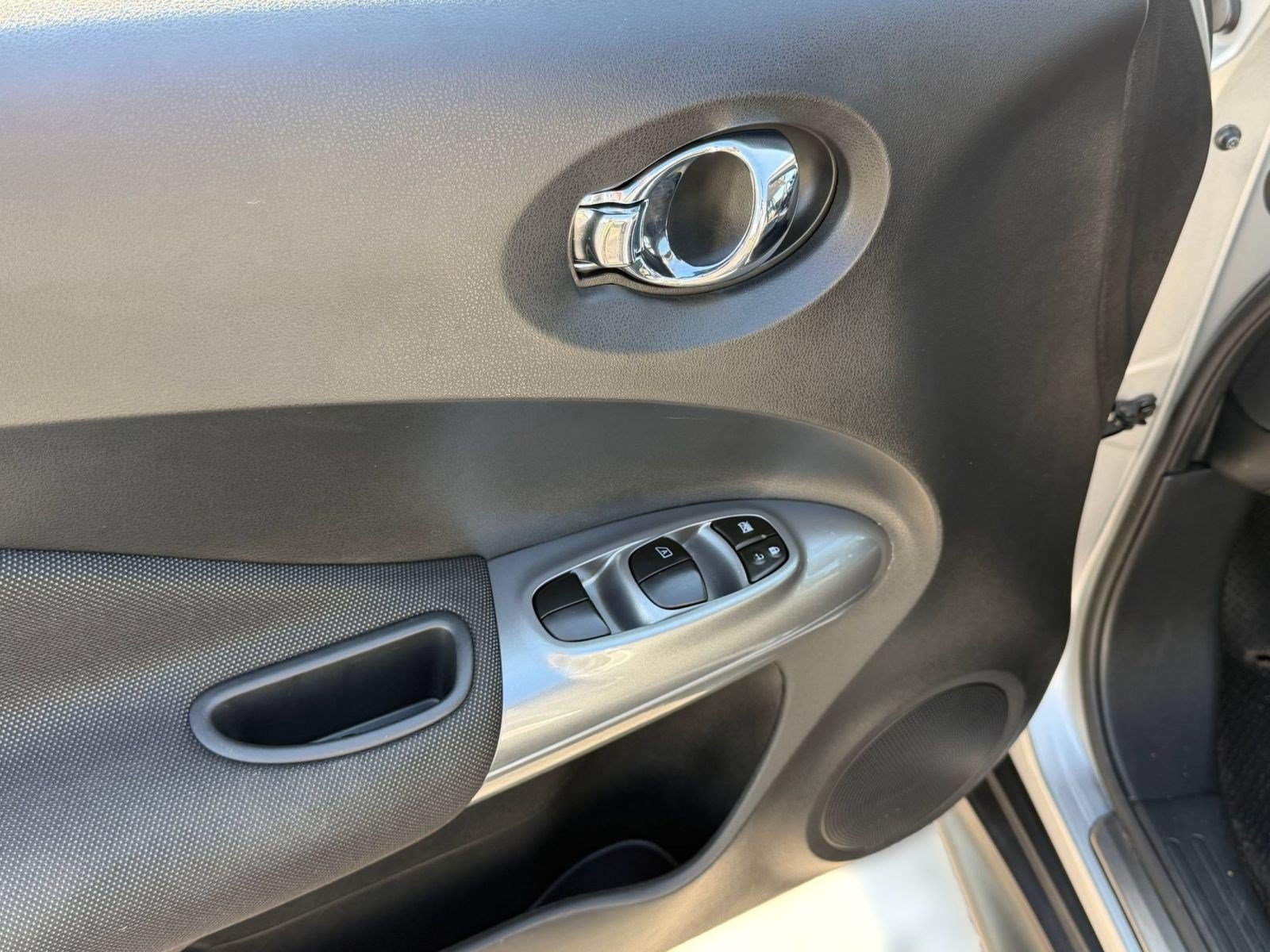 Used 2011 Nissan Juke SL FWD image 24