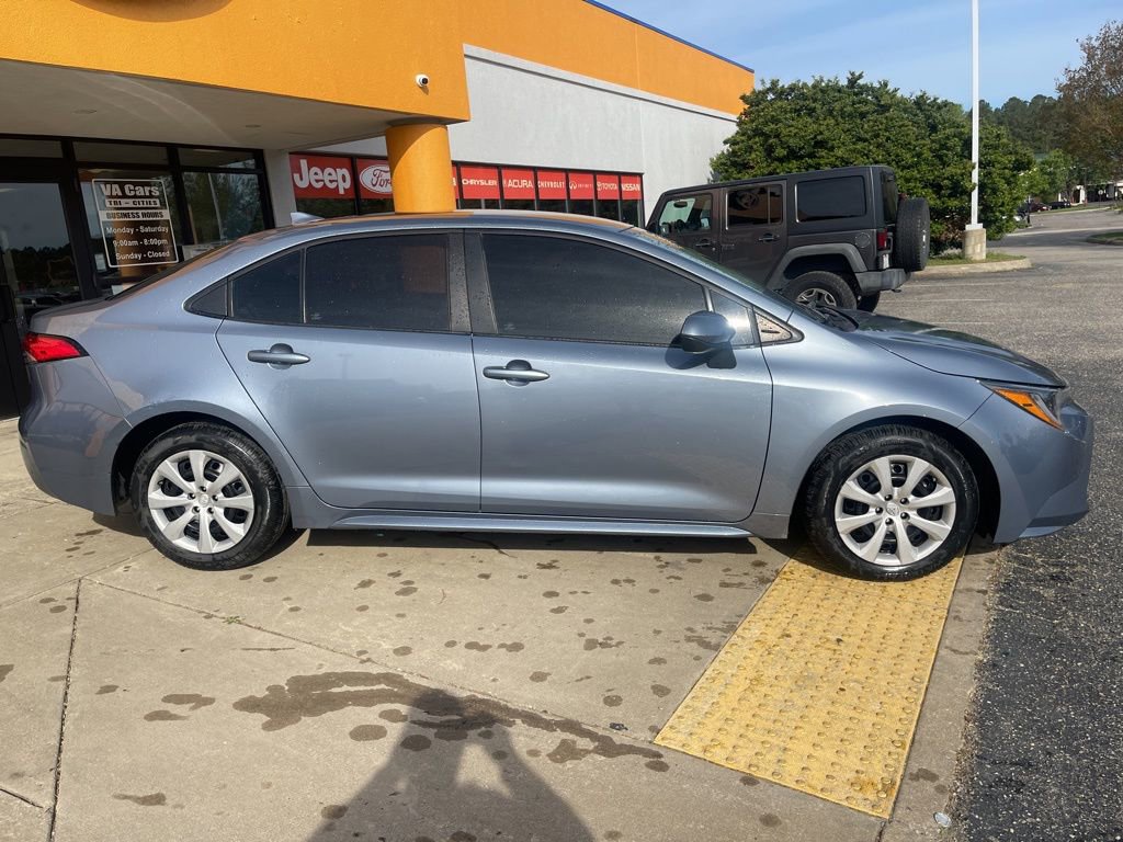 Used 2023 Toyota Corolla LE image 3