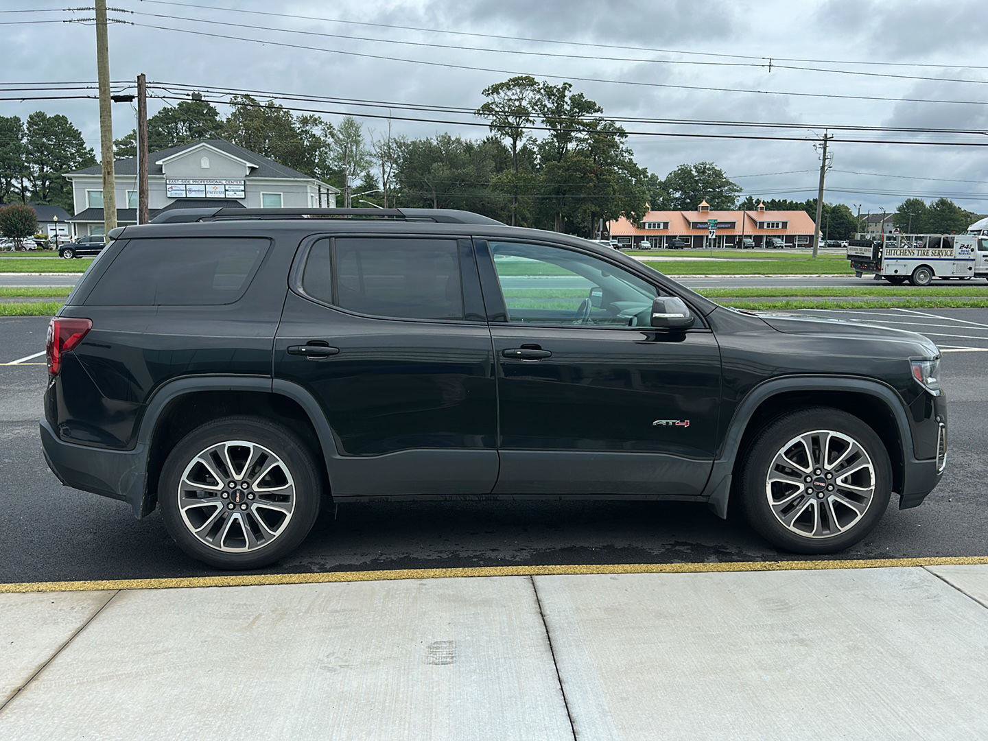Used 2020 GMC Acadia AT4 w/ Driver Alert Package II AWD/4WD image 4