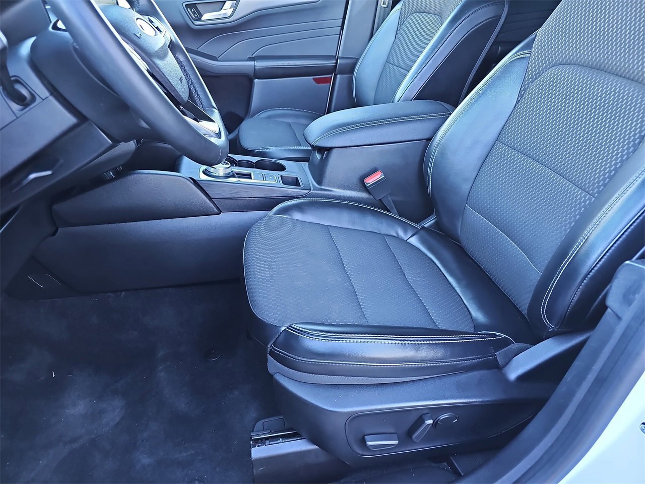 Used 2023 Ford Escape SE image 15