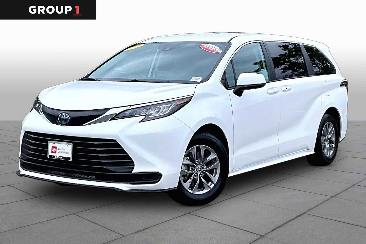 Certified 2022 Toyota Sienna LE image 1