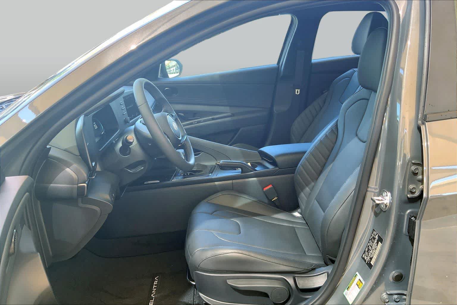 New 2026 Hyundai Elantra SEL Sport FWD image 7