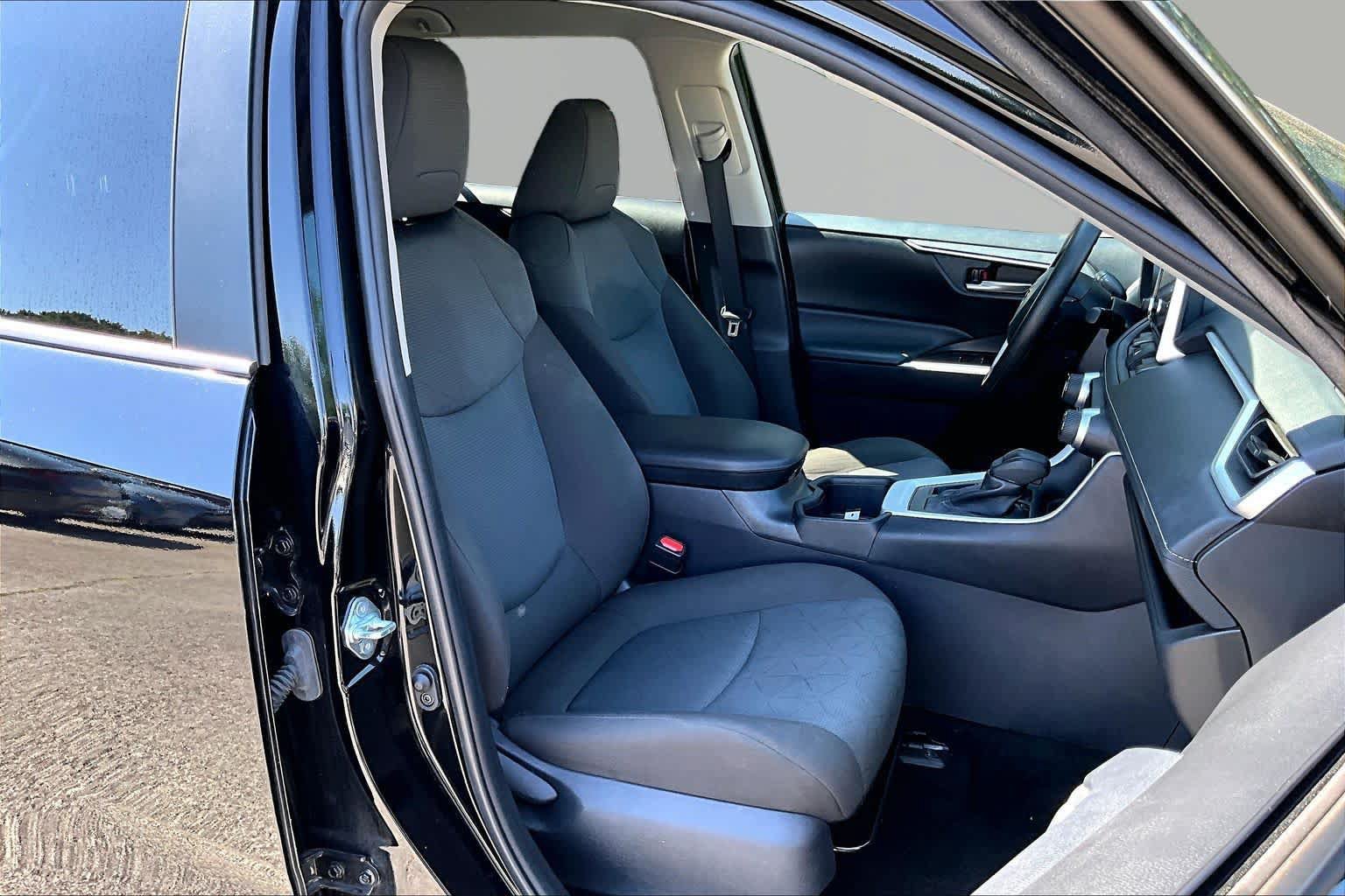 Certified 2025 Toyota RAV4 XLE FWD image 9