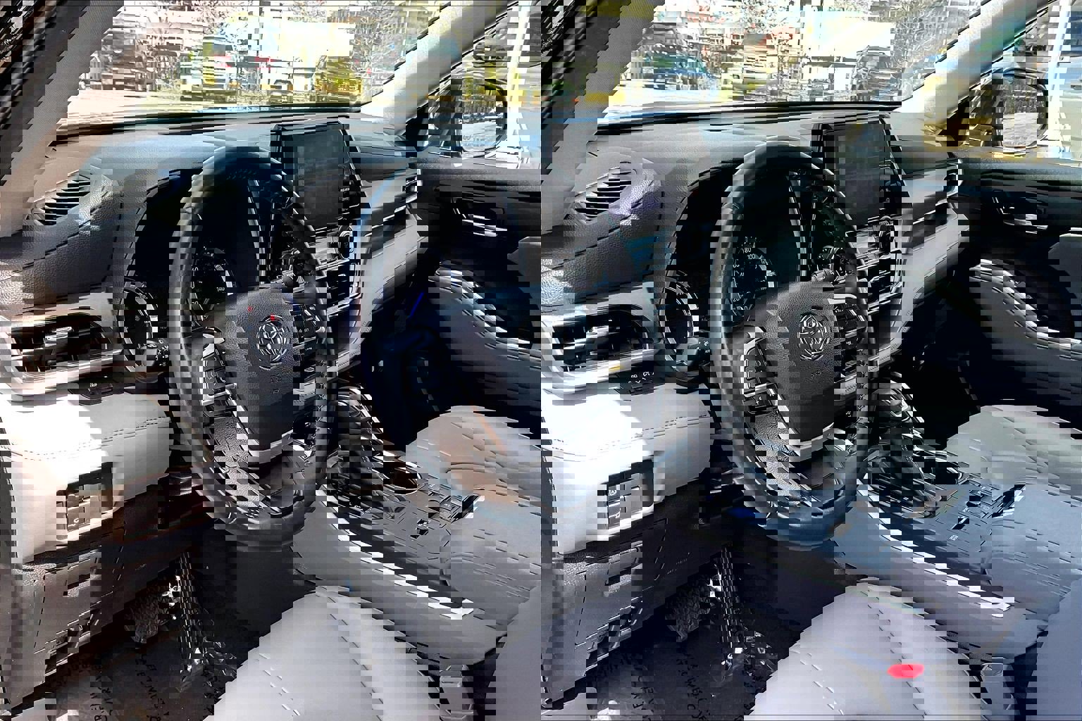 Used 2023 Toyota Highlander XLE image 13