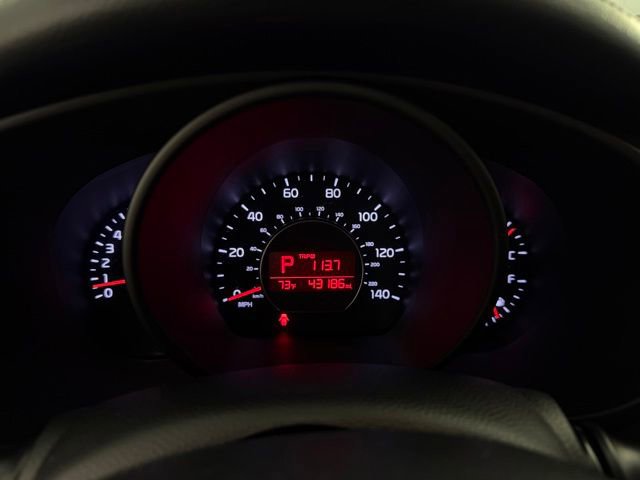 Used 2015 Kia Soul ! FWD image 17