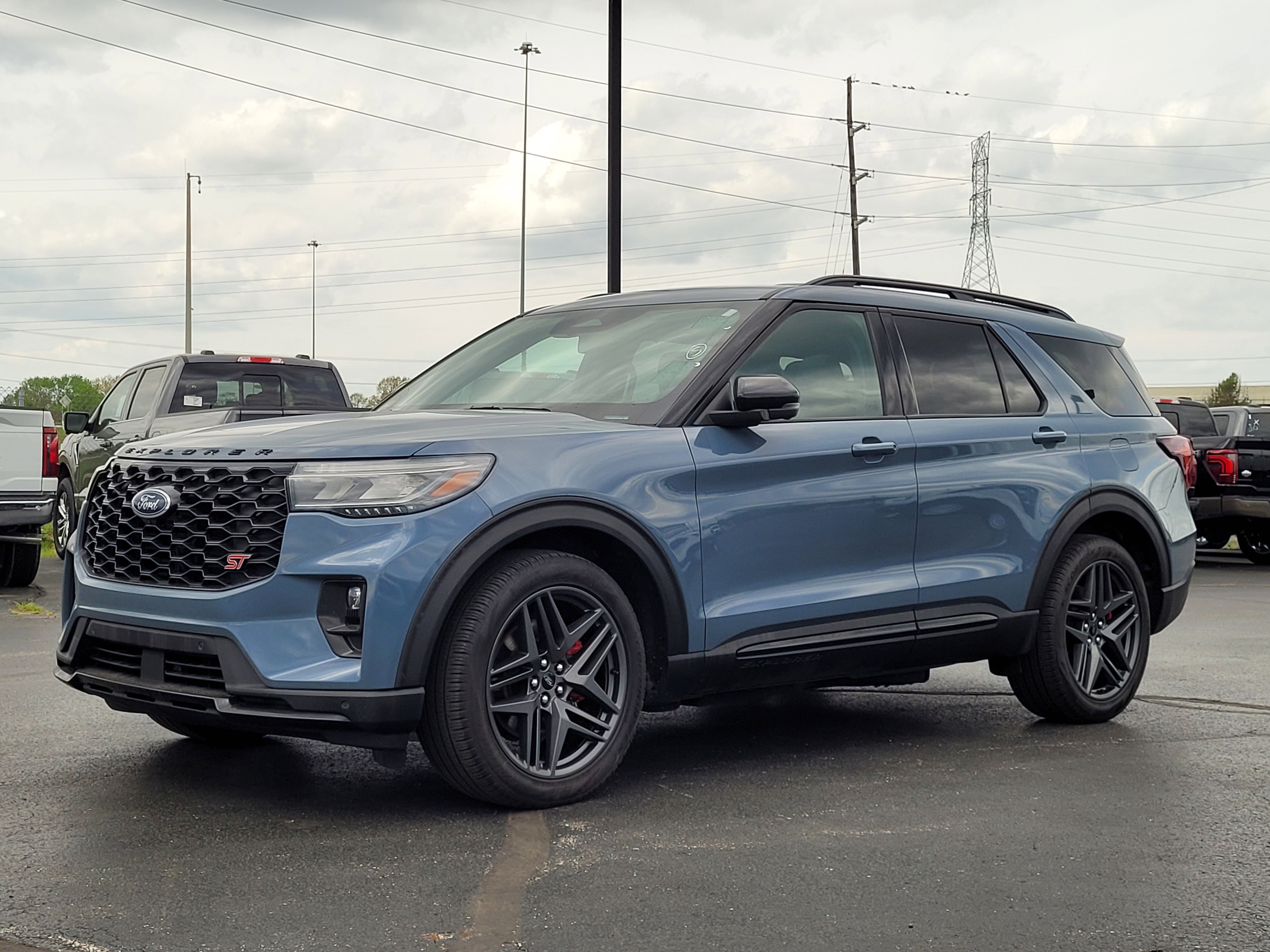 Used 2025 Ford Explorer ST image 8