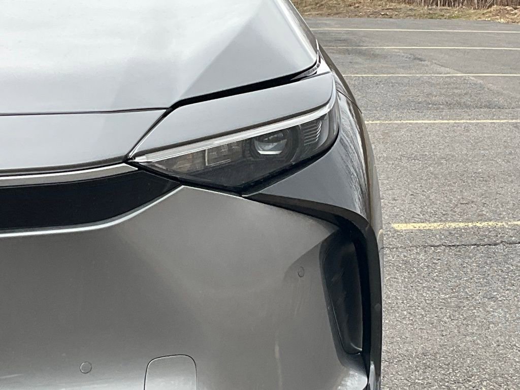 Used 2024 Toyota bZ4X XLE w/ Weather Package image 2