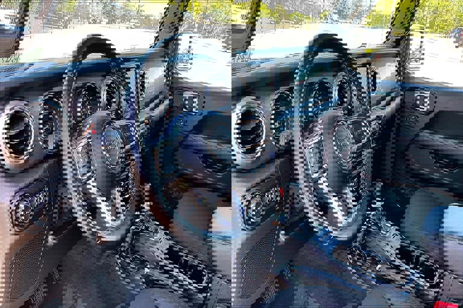 Used 2020 Jeep Wrangler Unlimited Sahara AWD/4WD image 17