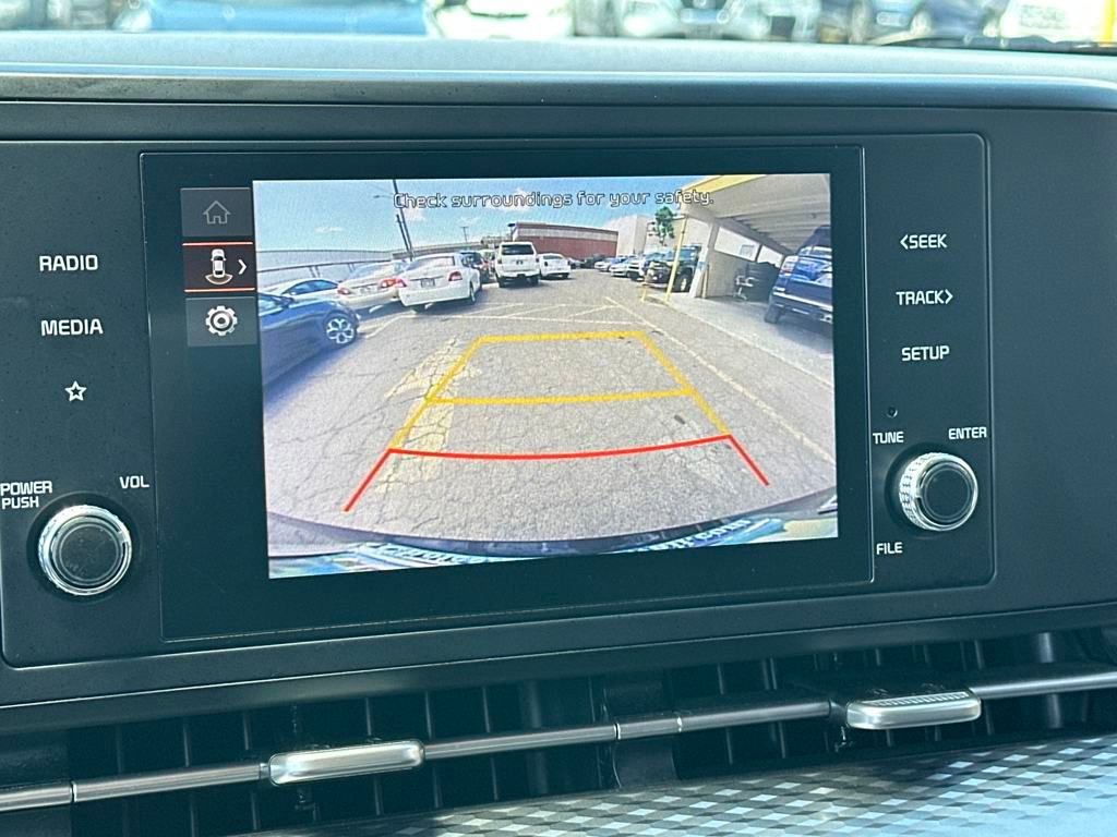 Used 2024 Kia Carnival LX image 17