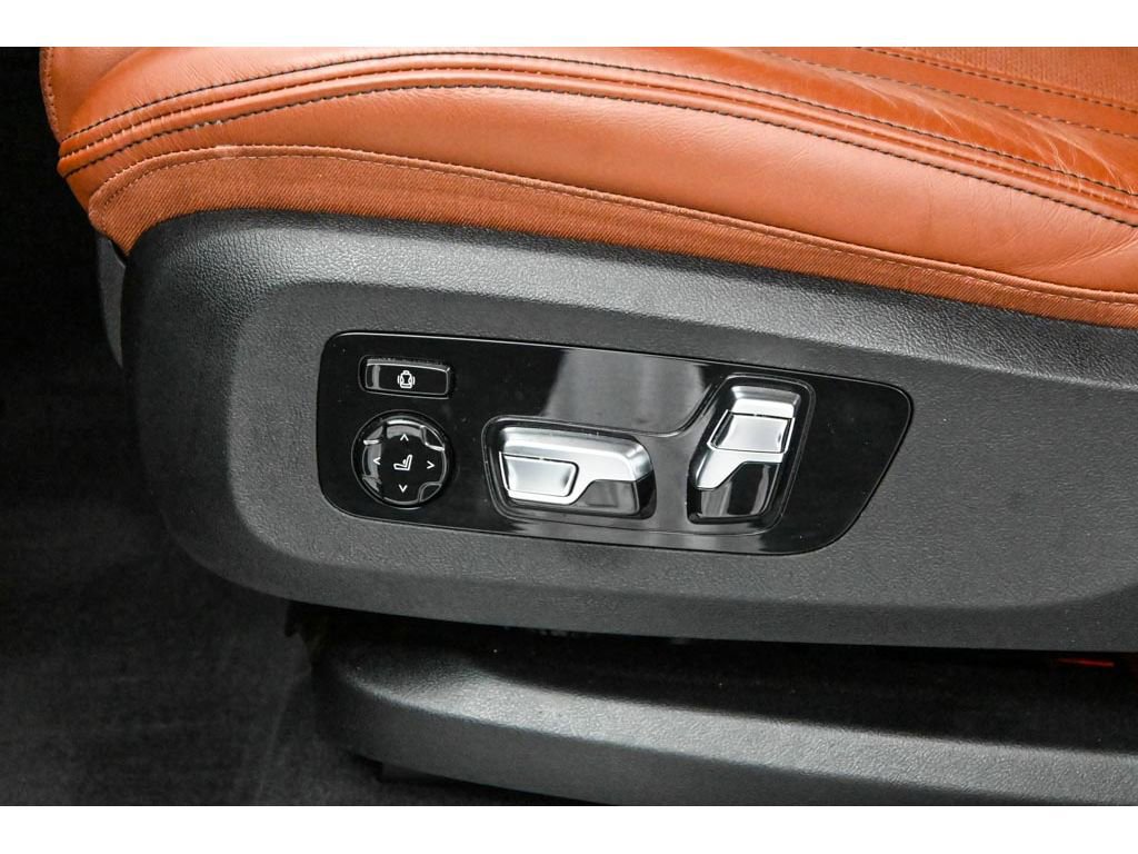 Used 2025 BMW X7 M60i AWD/4WD image 44