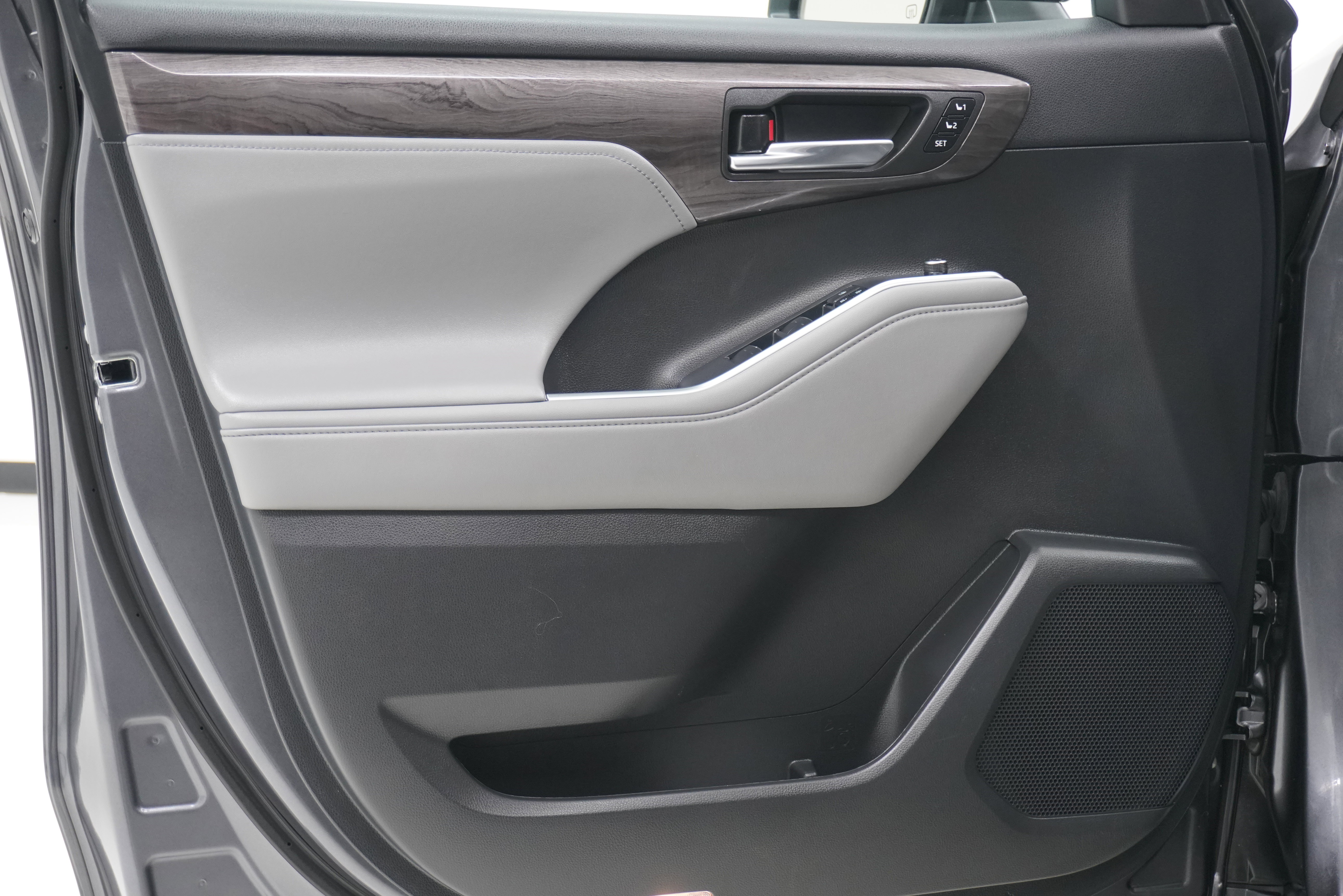 Used 2022 Toyota Highlander Limited image 14