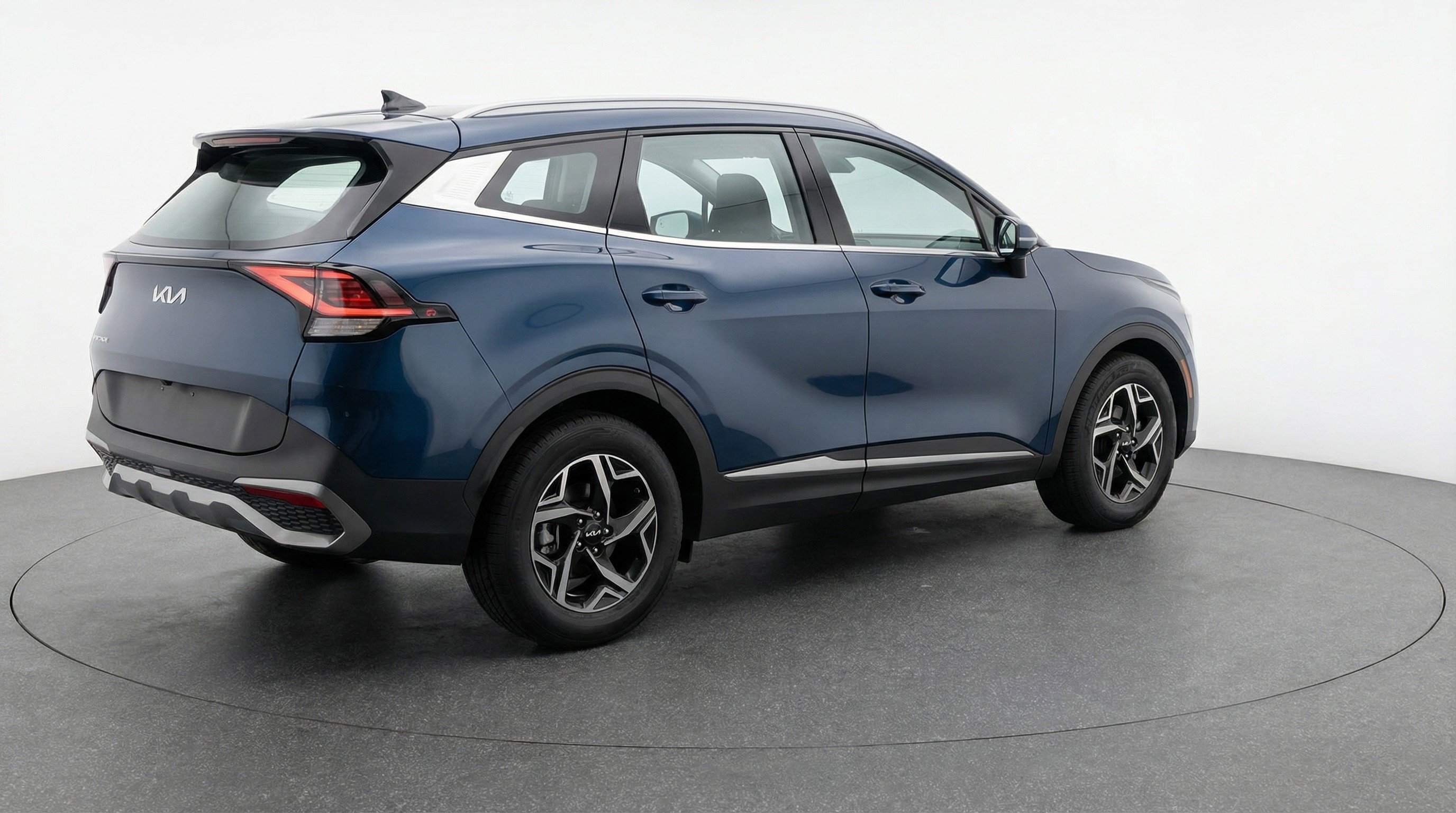 Used 2025 Kia Sportage LX image 9