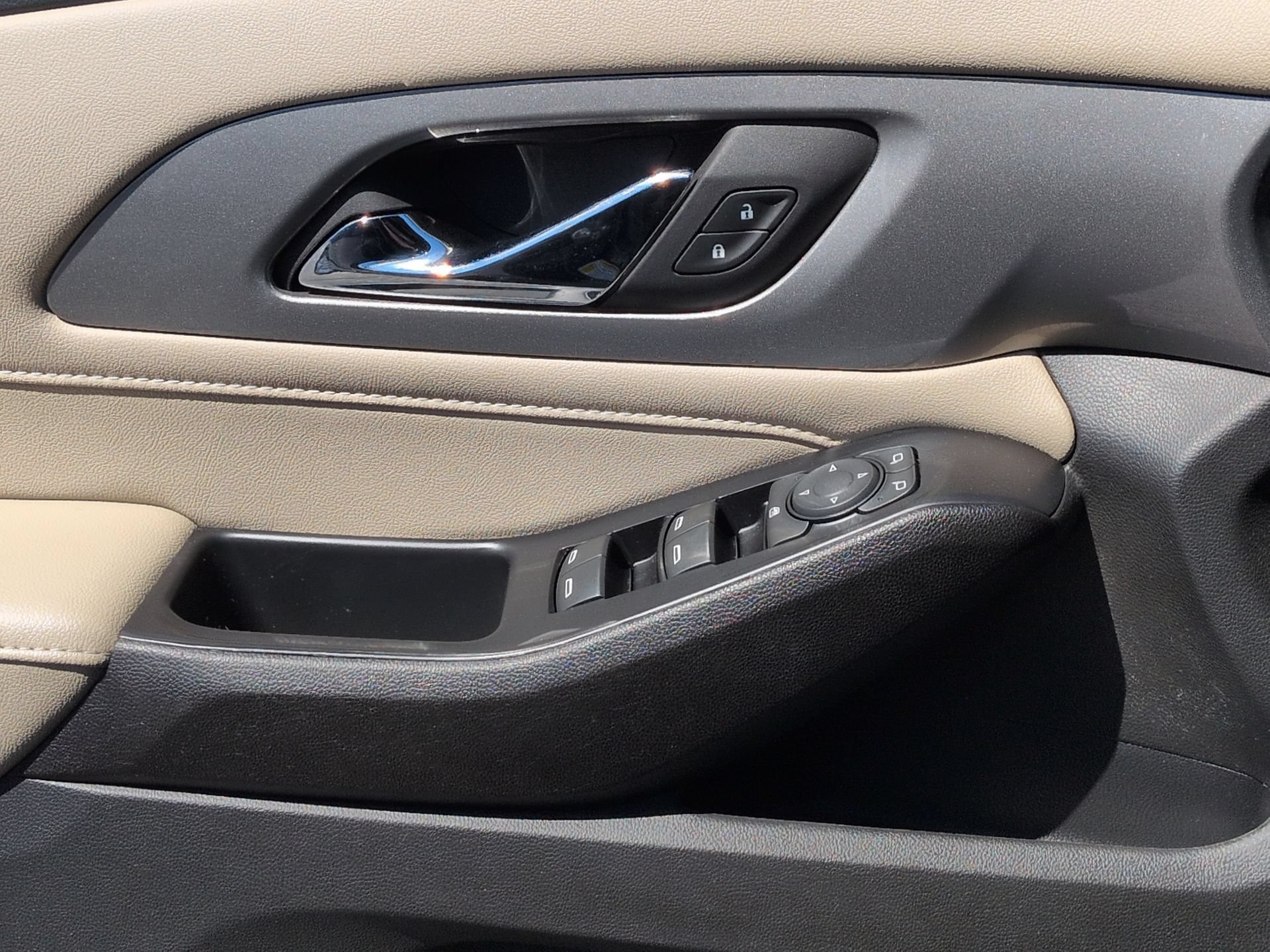 Certified 2023 Chevrolet Traverse LS FWD image 23