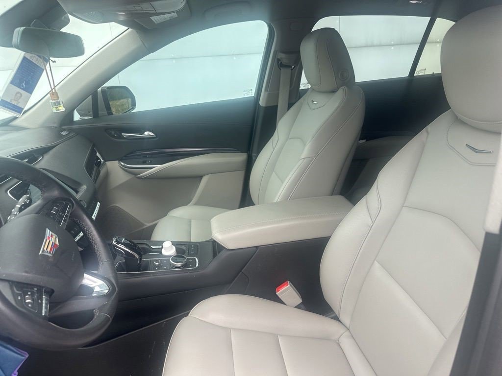 Certified 2023 Cadillac XT4 Luxury w/ Driver Awareness Package FWD image 4
