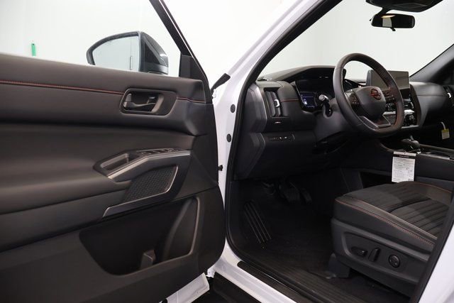 New 2026 Nissan Pathfinder Rock Creek w/ Rock Creek Premium Package AWD/4WD image 8