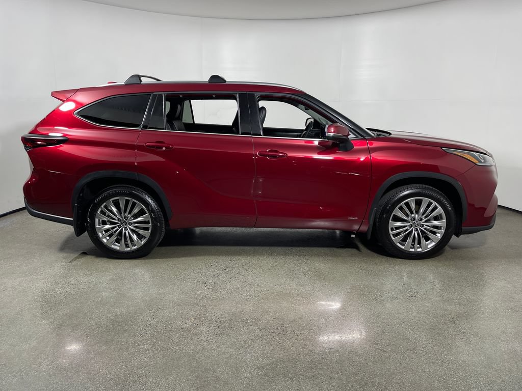 Certified 2026 Toyota Highlander Platinum AWD/4WD image 2