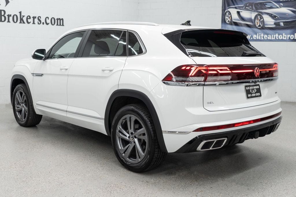Used 2024 Volkswagen Atlas Cross Sport SEL R-Line AWD/4WD image 42