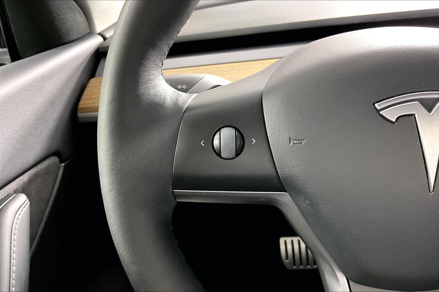 Used 2022 Tesla Model Y Performance AWD/4WD image 22