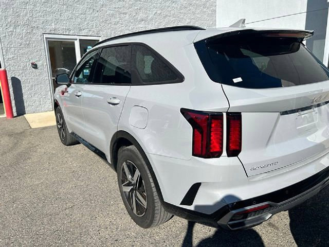 Certified 2023 Kia Sorento EX w/ Panoramic Sunroof Package FWD image 6