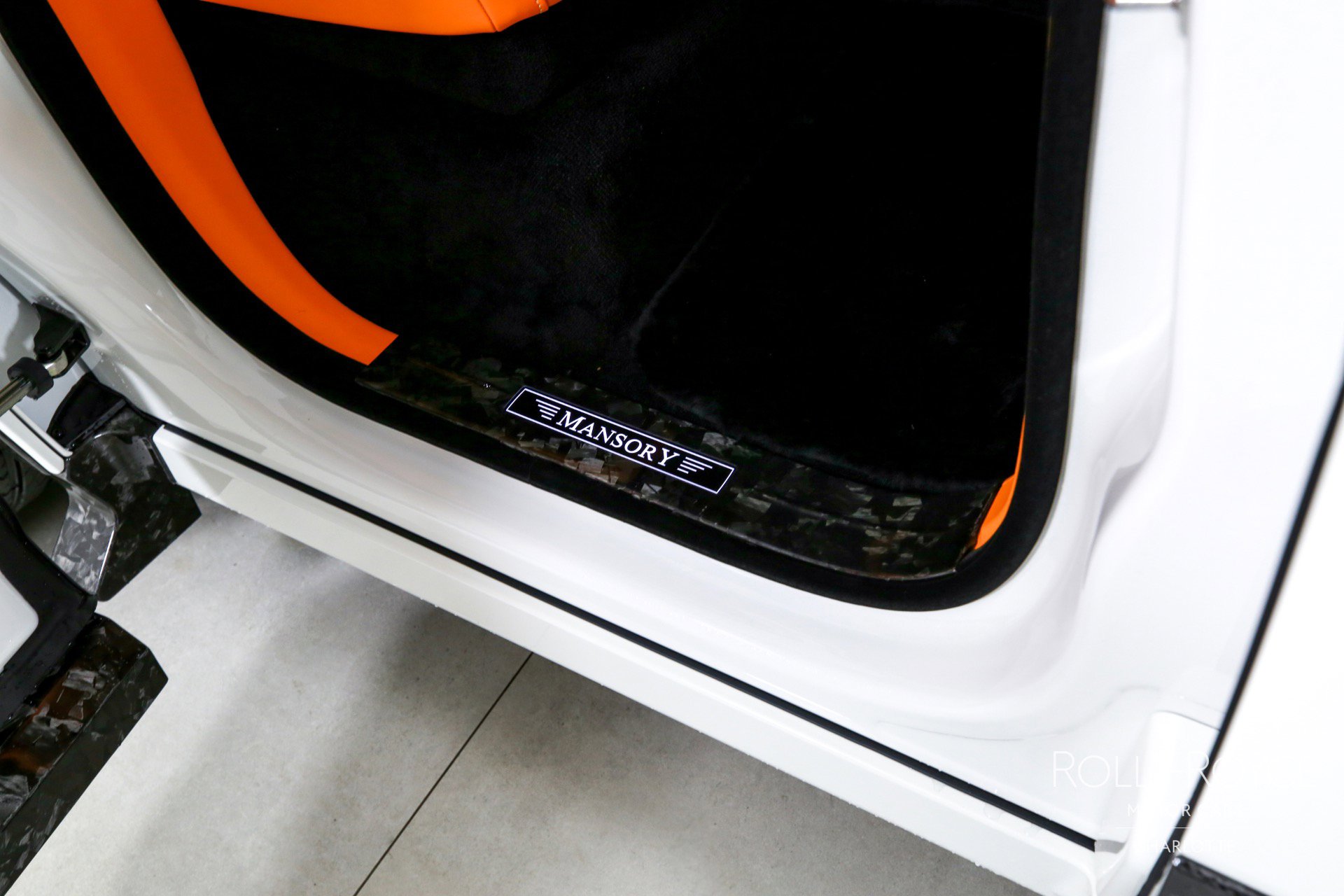 Used 2025 Rolls-Royce Cullinan Black Badge image 32