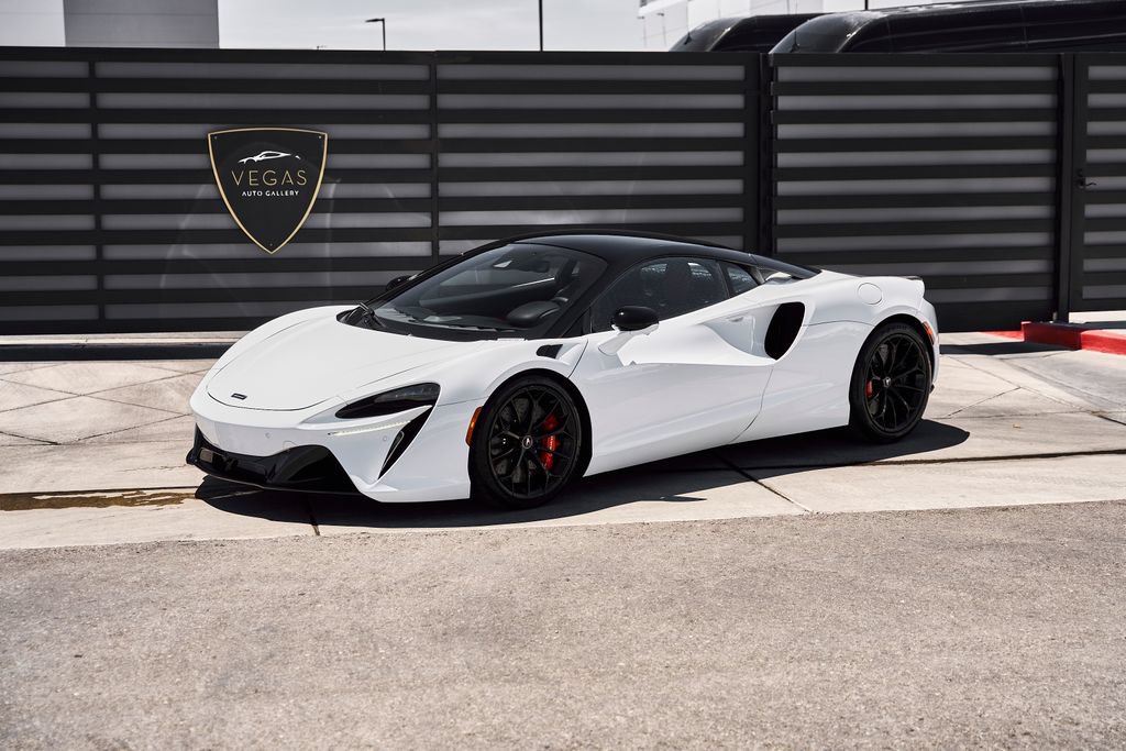 Used 2024 McLaren Artura RWD image 6