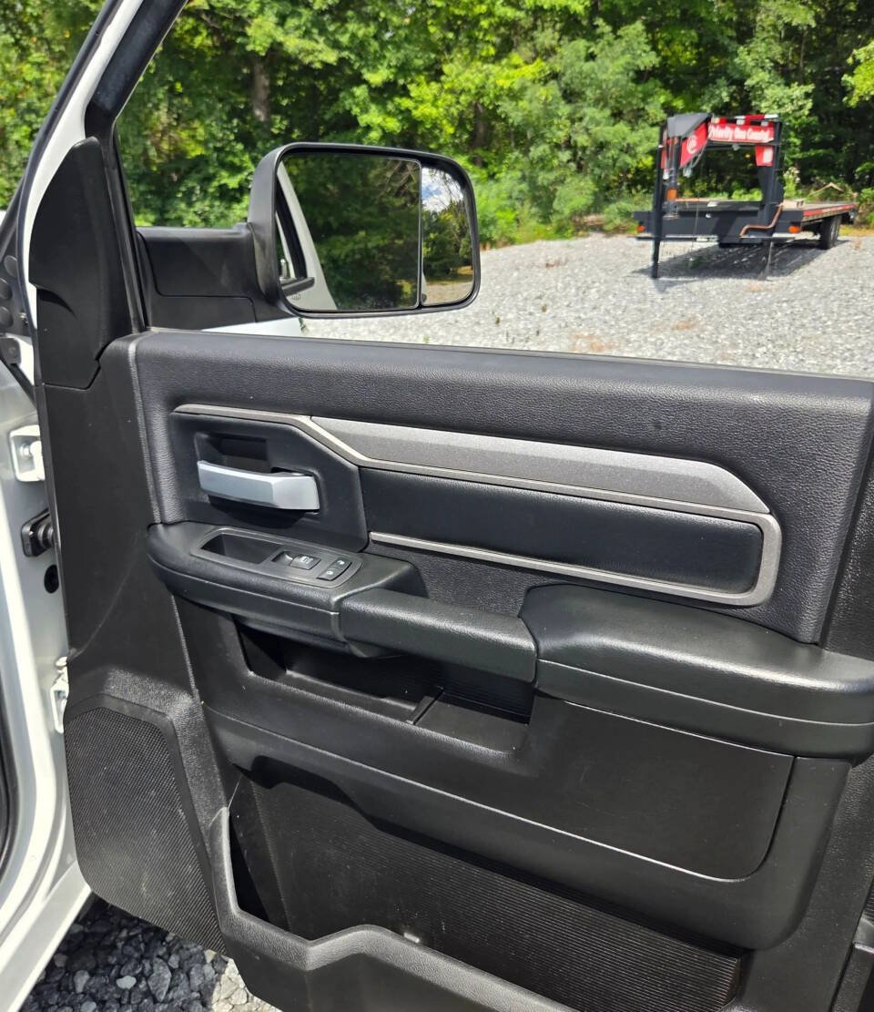Used 2019 RAM 3500 Tradesman w/ Chrome Appearance Group AWD/4WD image 16