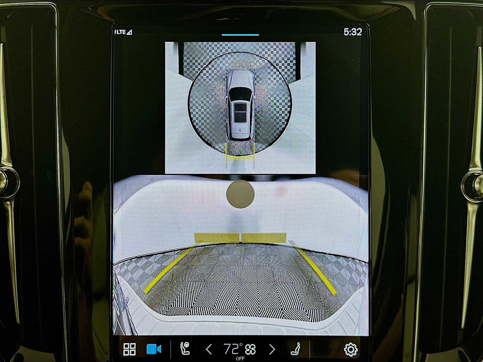 Used 2025 Volvo V60 B5 Cross Country Ultra w/ Climate Package image 14