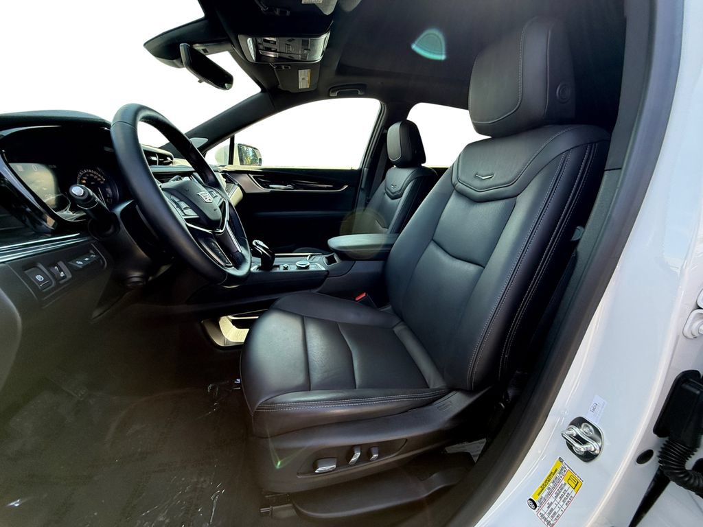 Used 2025 Cadillac XT5 Premium Luxury w/ Technology Package AWD/4WD image 10