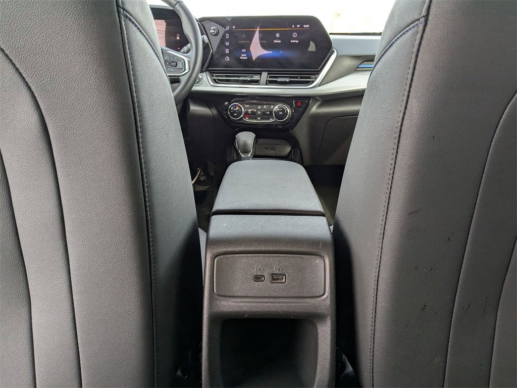 Used 2025 Chevrolet Trax LT w/ LT Convenience Package image 28