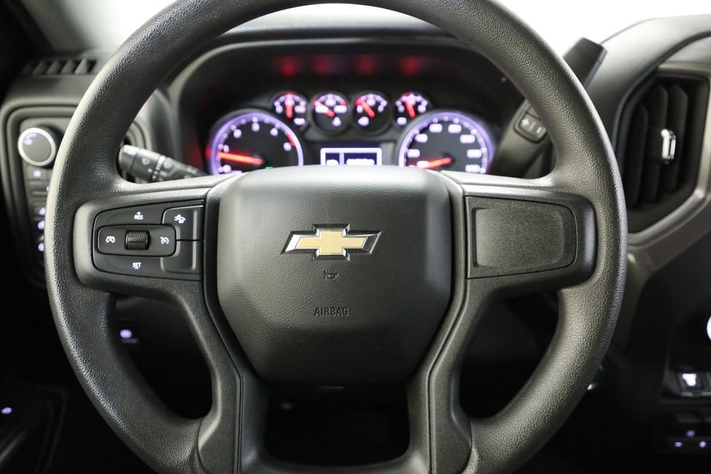 Used 2024 Chevrolet Silverado 2500 Custom w/ Custom Value Package image 3