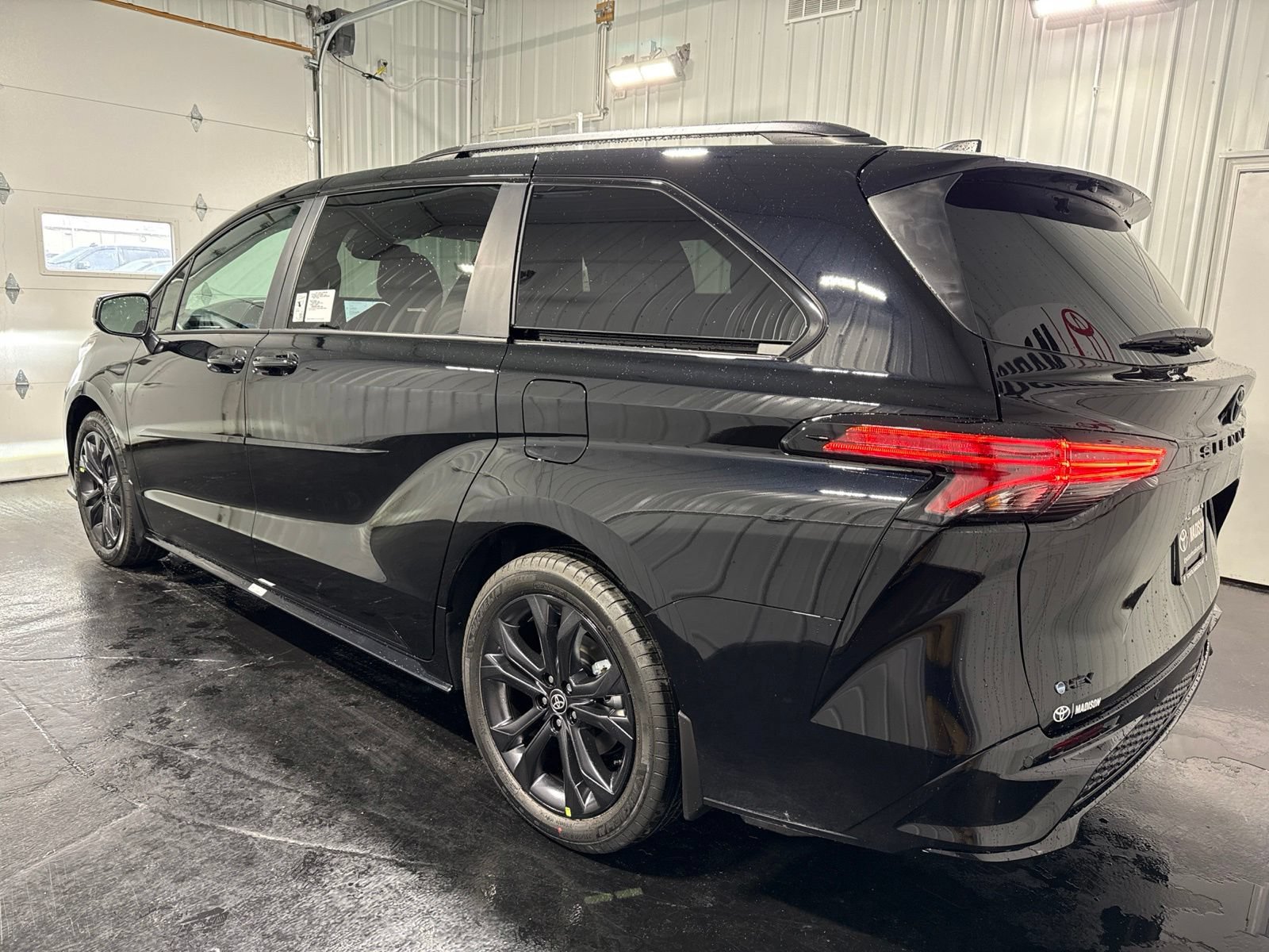 New 2026 Toyota Sienna XSE FWD image 2