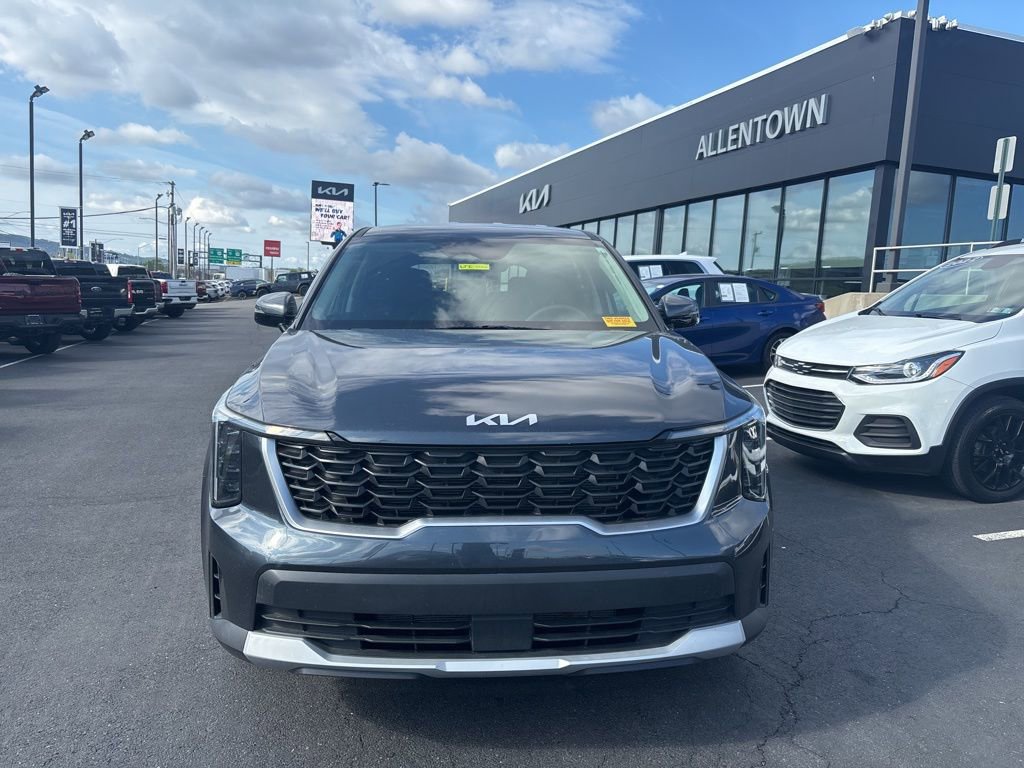 Used 2024 Kia Sorento LX image 8