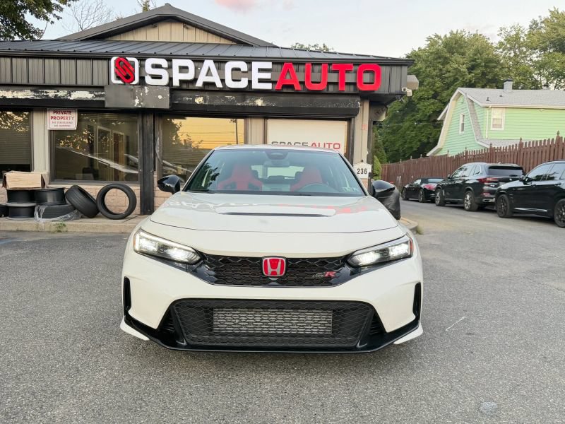 Used 2024 Honda Civic Type R image 2