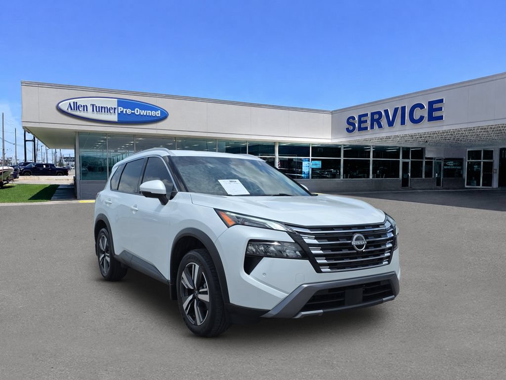 Used 2024 Nissan Rogue SL FWD image 2