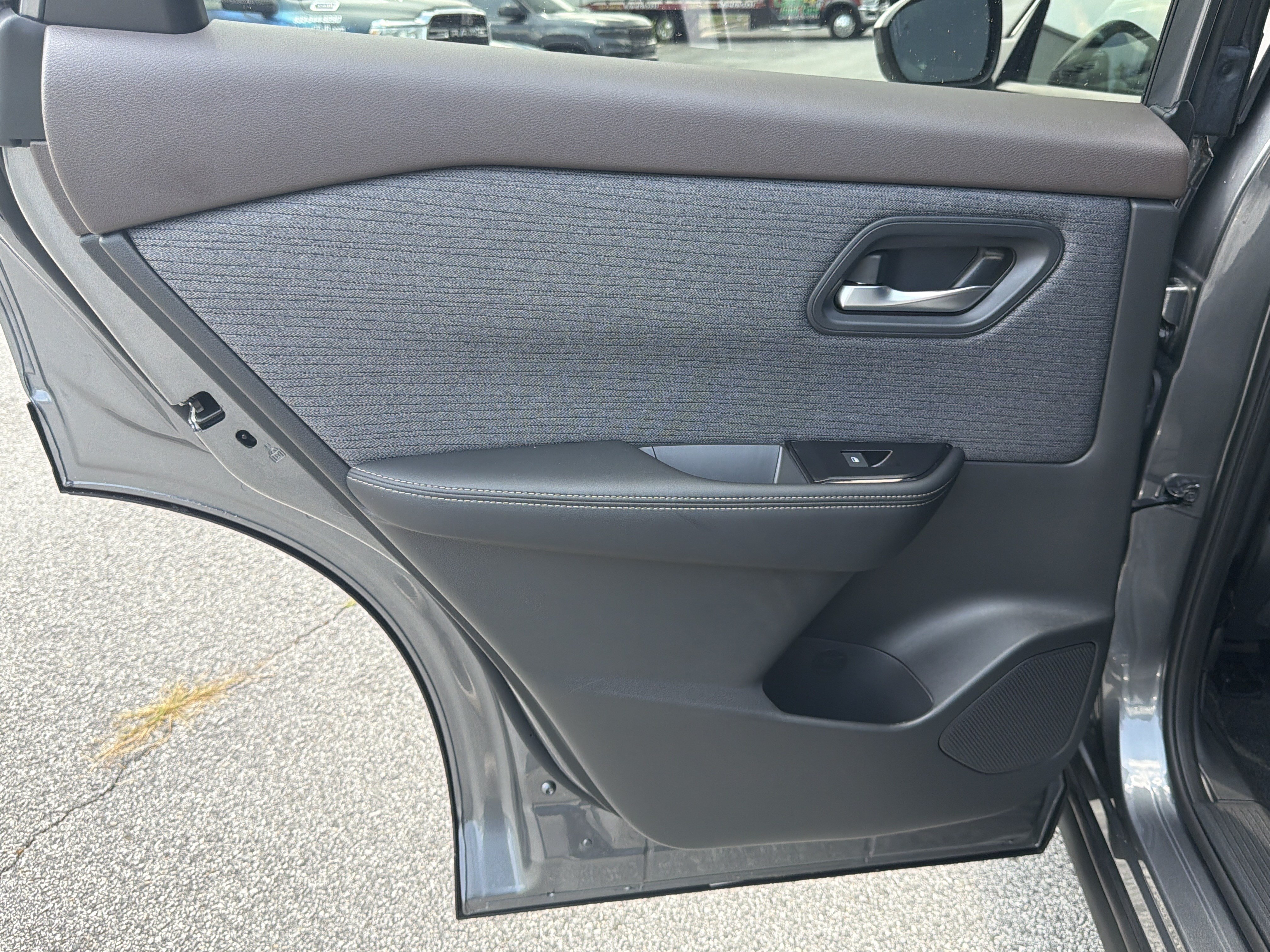 Used 2023 Nissan Rogue SV AWD/4WD image 26