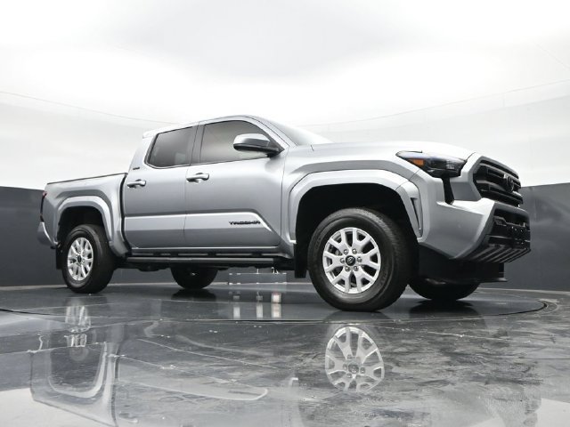 Used 2024 Toyota Tacoma SR5 AWD/4WD image 41