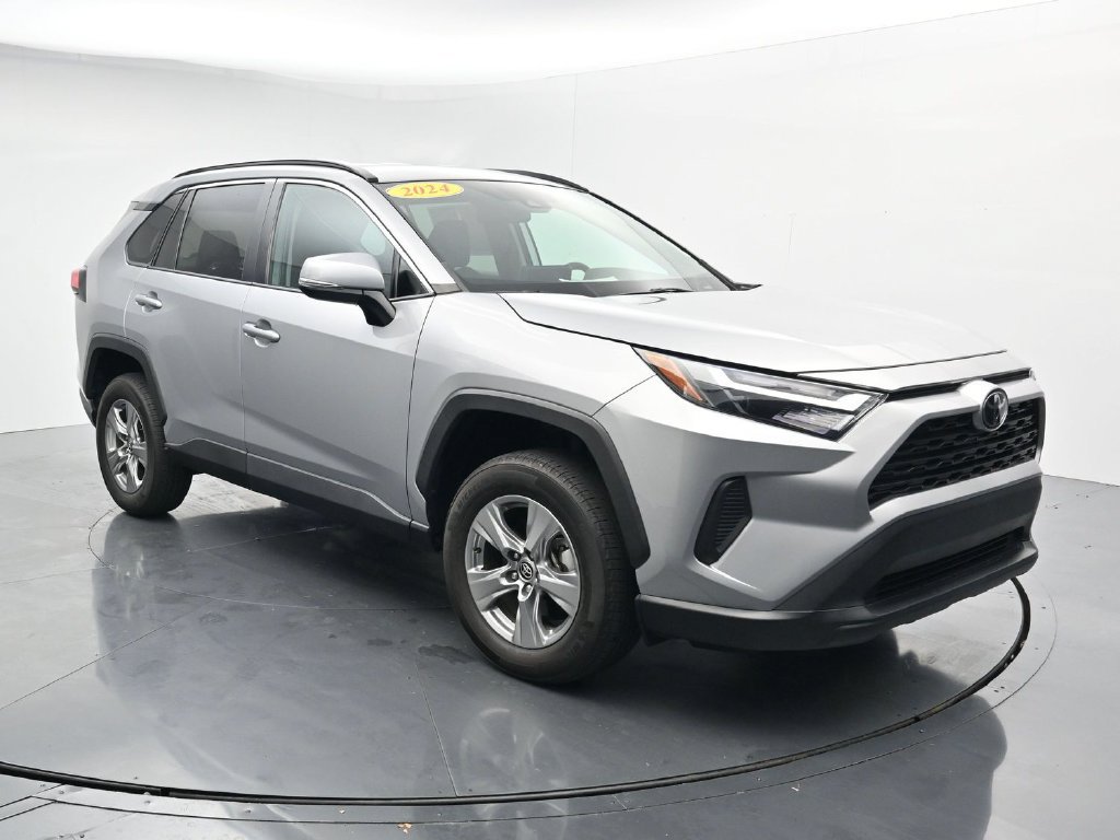 Used 2024 Toyota RAV4 XLE AWD/4WD image 2