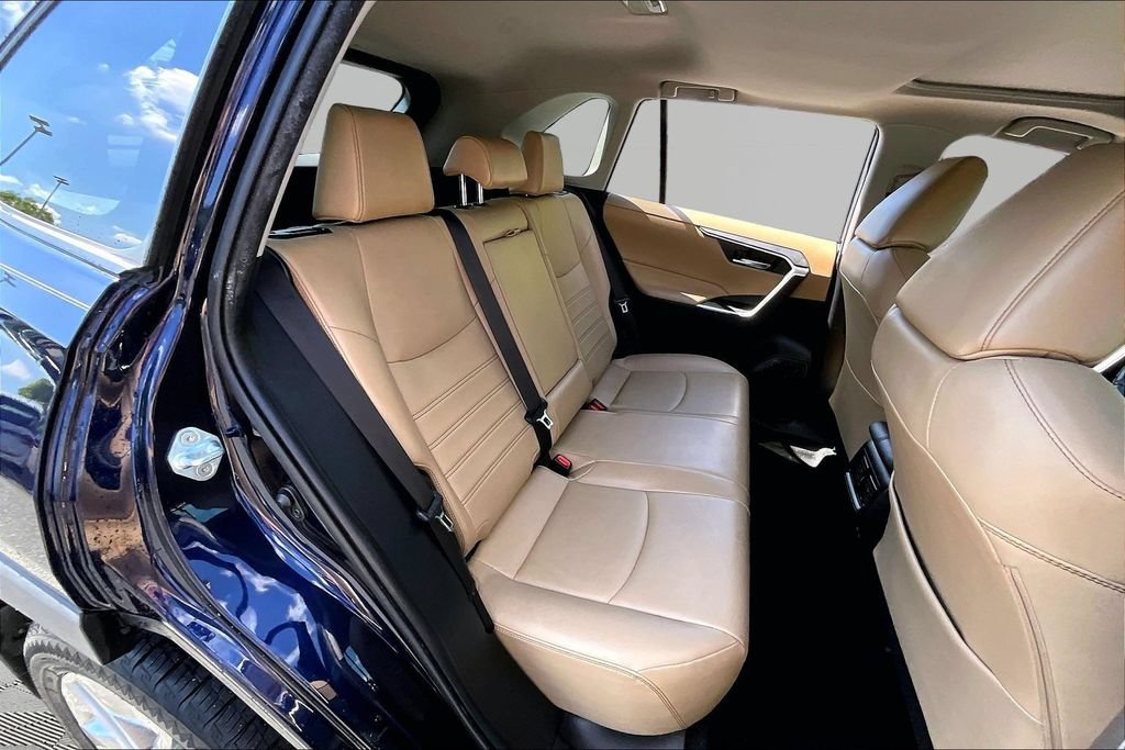 Used 2020 Toyota RAV4 XLE Premium AWD/4WD image 20