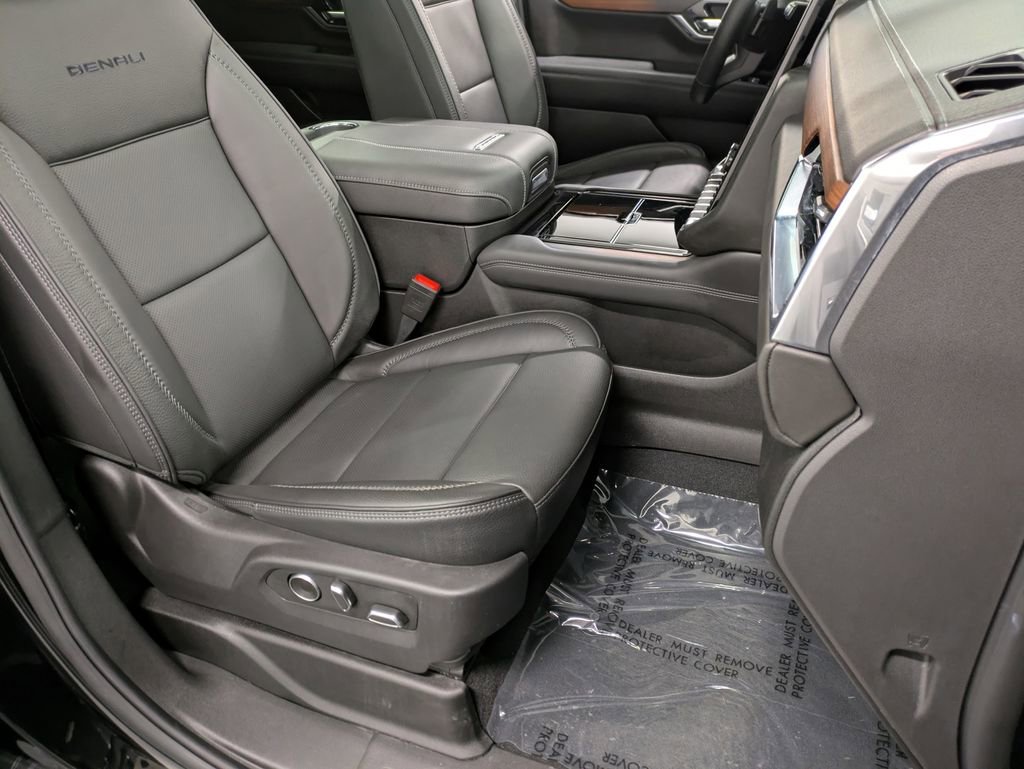 Used 2026 GMC Yukon XL Denali w/ Sun & Power Step Package image 31