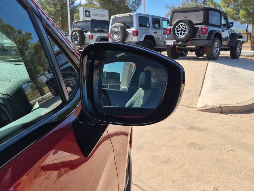 New 2025 Chrysler Pacifica Limited w/ Trailer Tow Group image 13