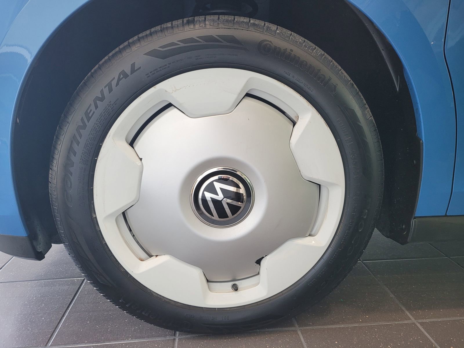 Used 2025 Volkswagen ID. Buzz 1st Edition image 10