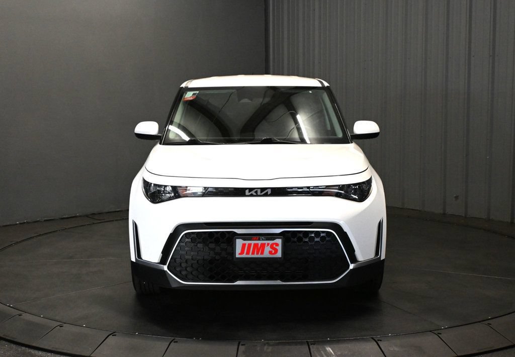 Used 2024 Kia Soul LX FWD image 2