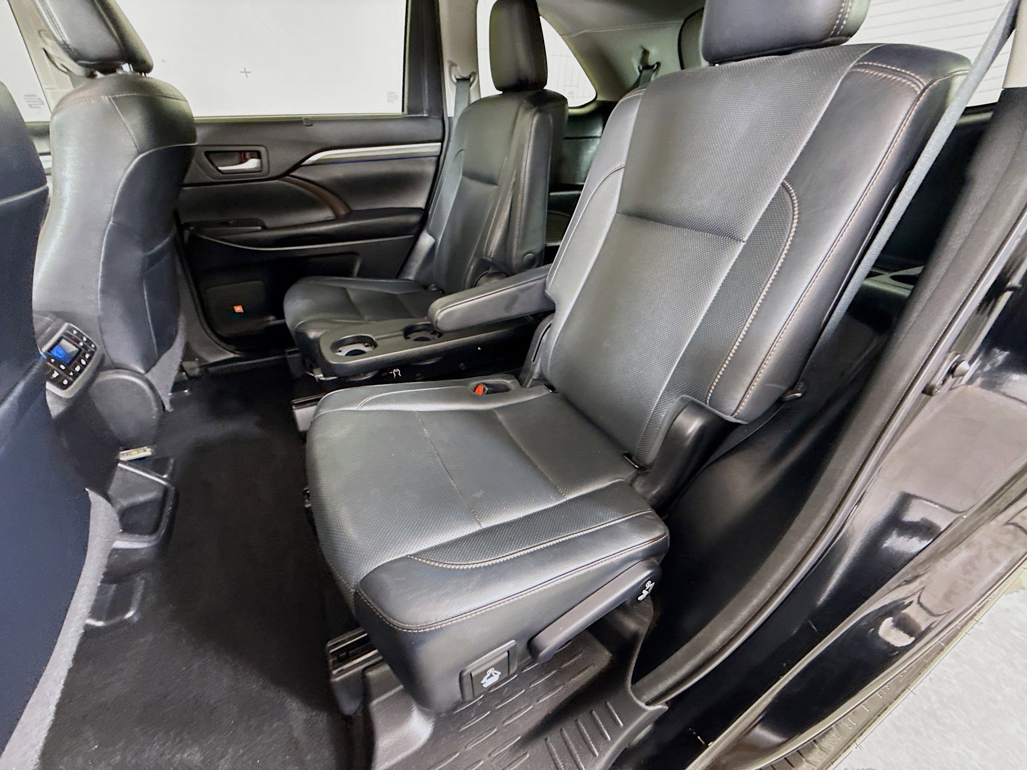 Used 2017 Toyota Highlander Limited Platinum AWD/4WD image 24